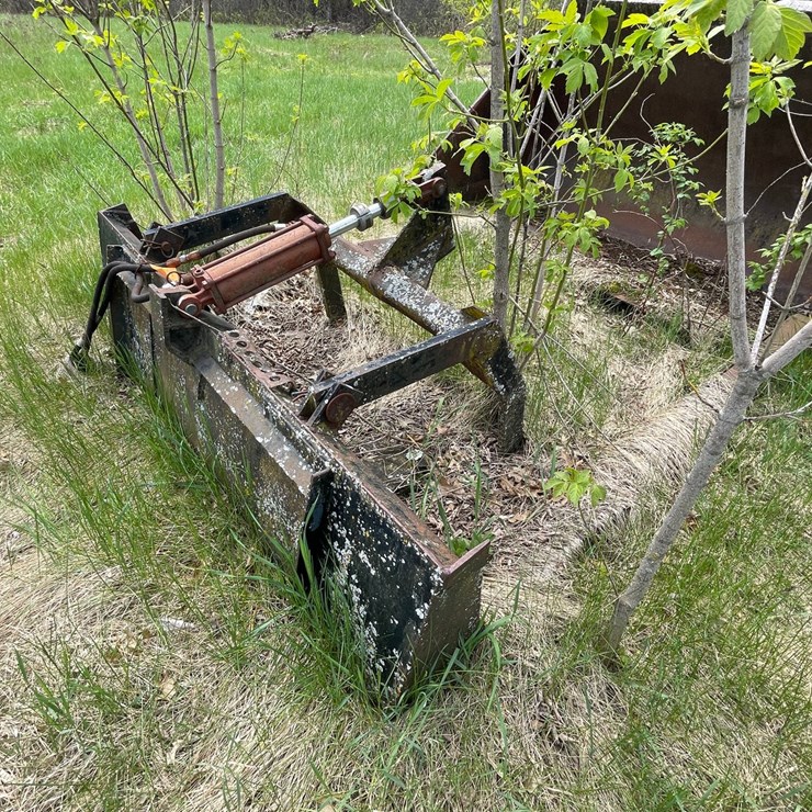 #2877 • Skid Steer Bucket (OR)