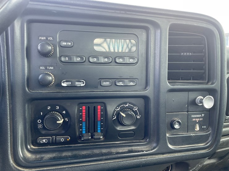 2005-chevrolet-3500-image-36