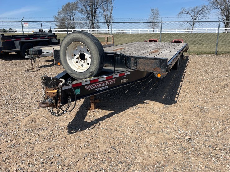 #1204-•-2021-towmaster-flatbed-trailer-(has-mn-title)-image-1