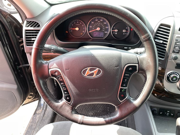 2011-hyundai-santa-fe-image-16