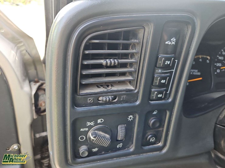 2004-gmc-sierra-2500hd-image-32