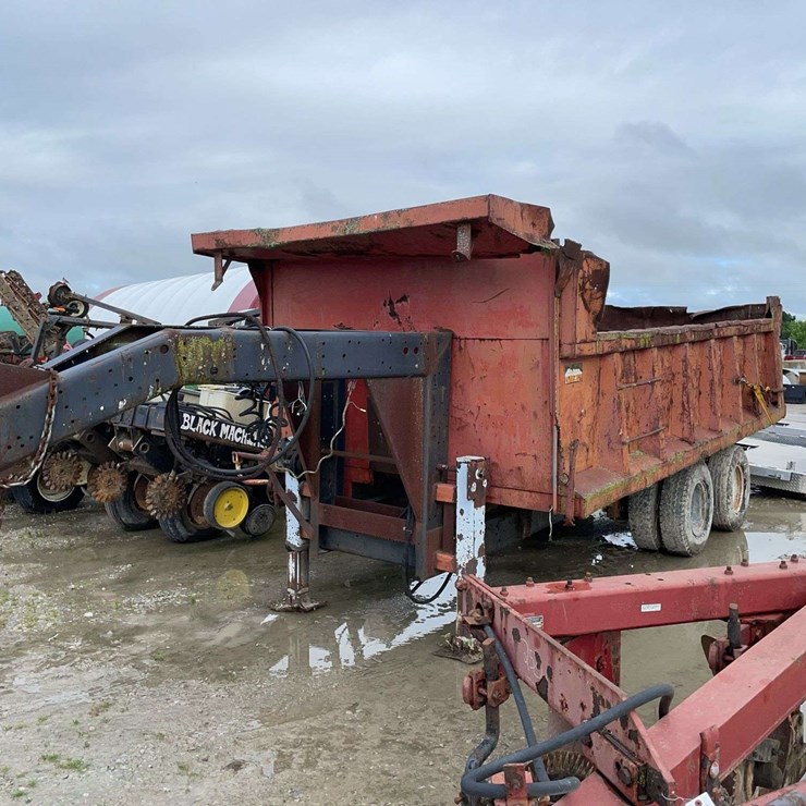 HOMEMADE DUMP TRAILER