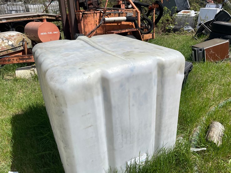 #2826-•-1500-gallon-plastic-tank-(or)-image-8
