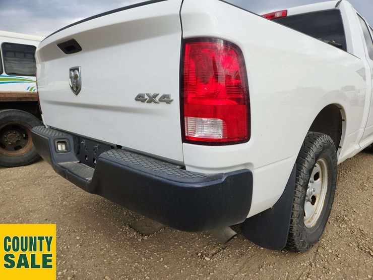 2015-dodge-1500-image-26