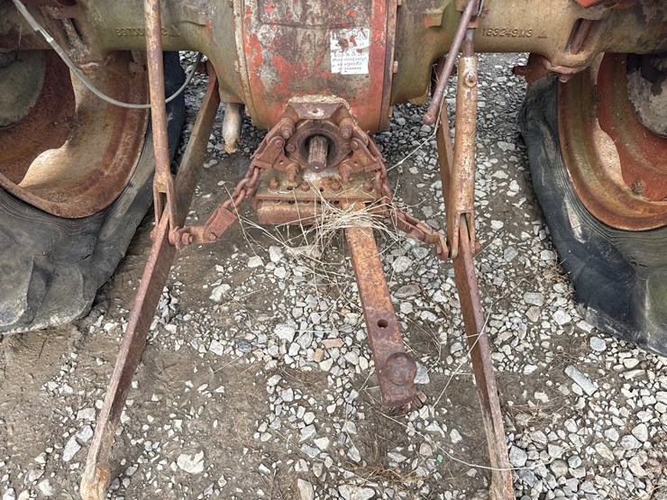 massey-ferguson-135-image-6