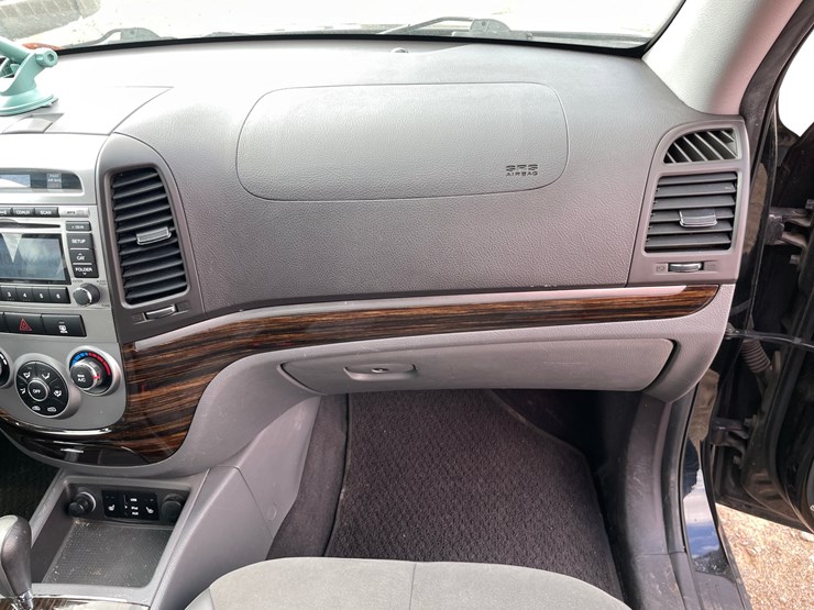 2011-hyundai-santa-fe-image-31