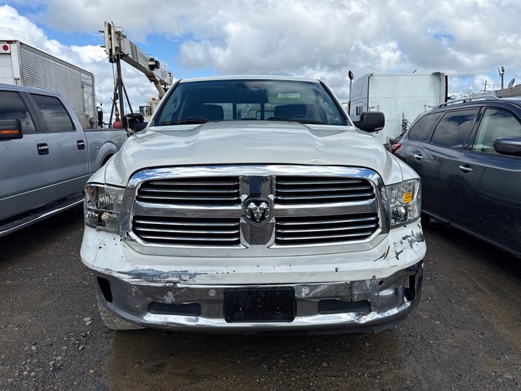 2016-dodge-1500-image-2