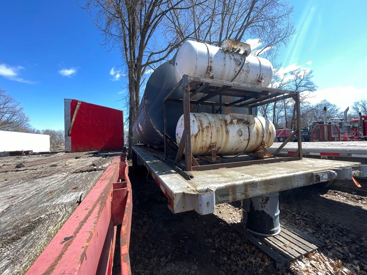 #1209-•-1981-shoals-american-hot-asphalt-tank-trailer-(has-mn-title)-image-3