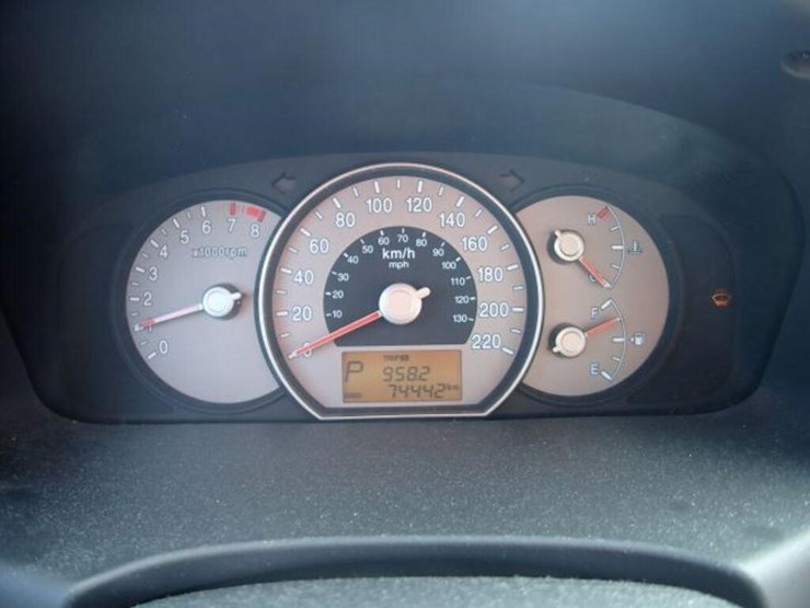2007-kia-rondo-ex-sport-utility-vehicle-knafg52667-image-11