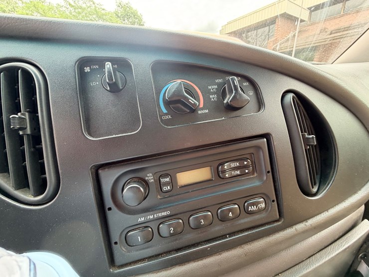 #24061-•-1998-ford-econoline-box-truck-image-41