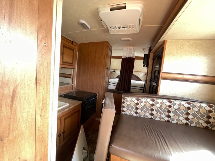 #1305-•-2011-durastar-international-camper-truck-image-26