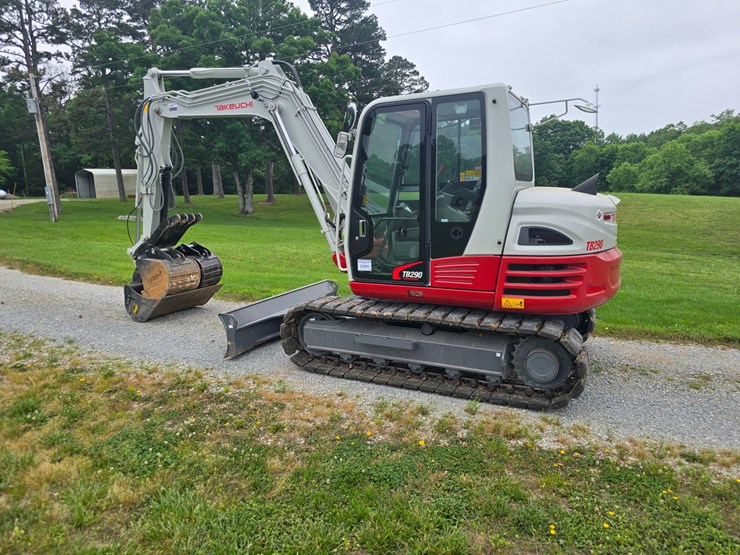 2024-takeuchi-tb290-image-10