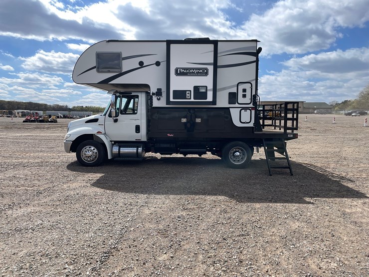 #1305-•-2011-durastar-international-camper-truck-image-2