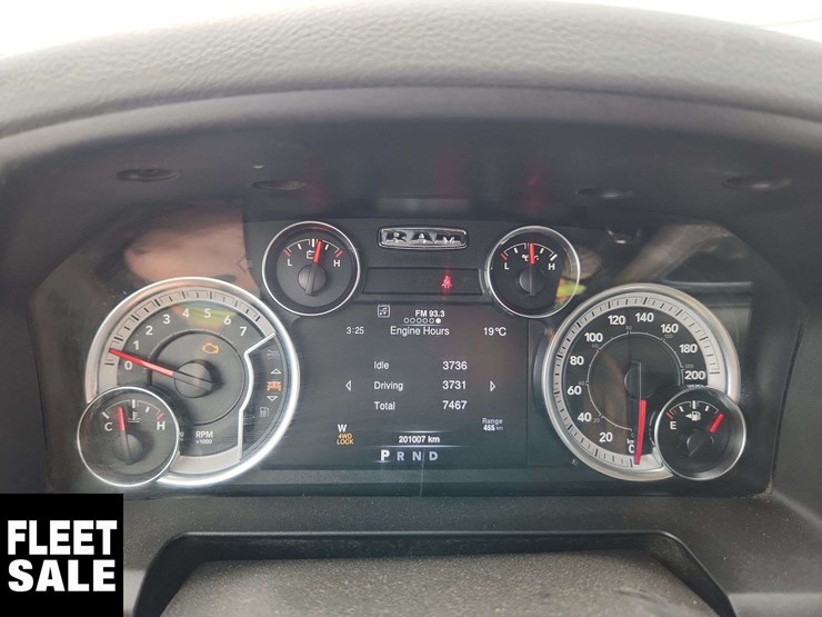 2020-ram-1500-classic-image-21