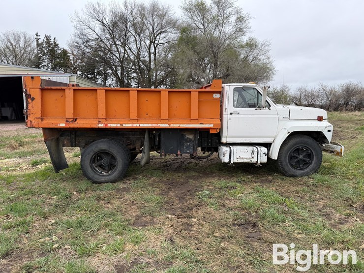 1984-ford-f700-image-5