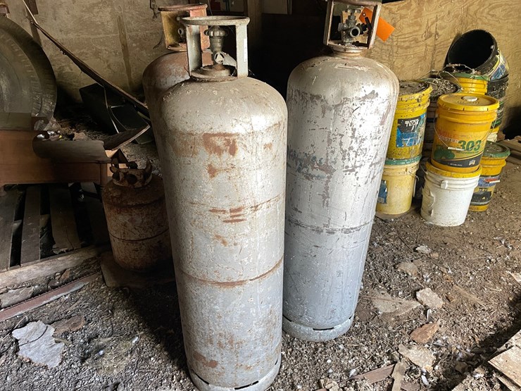 #2896-•-(3)-100-lb-propane-tanks-(or)-image-3