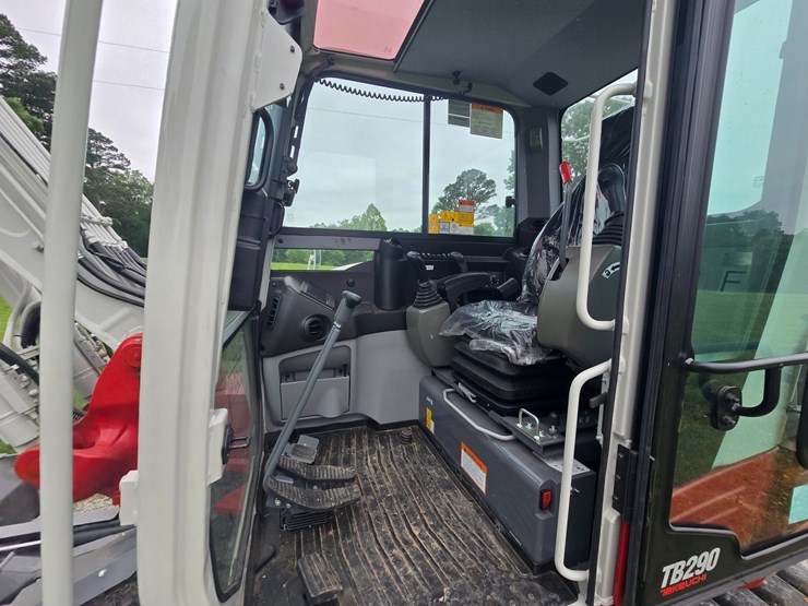 2024-takeuchi-tb290-image-57