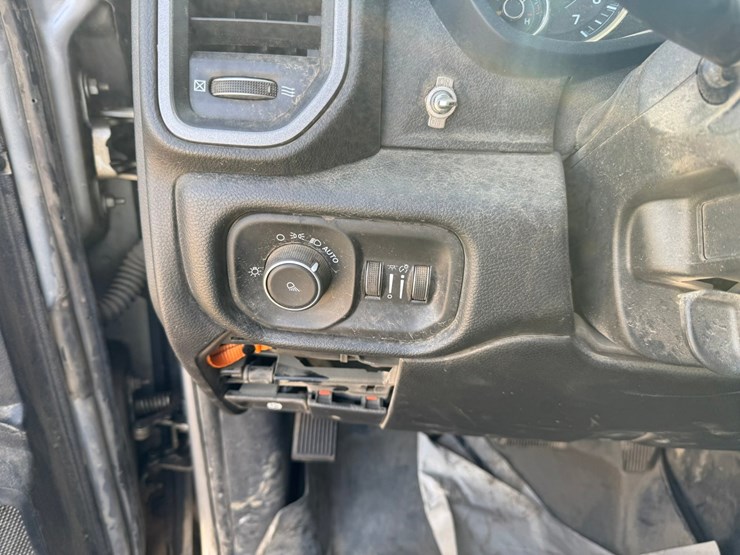 2021-dodge-2500-image-39