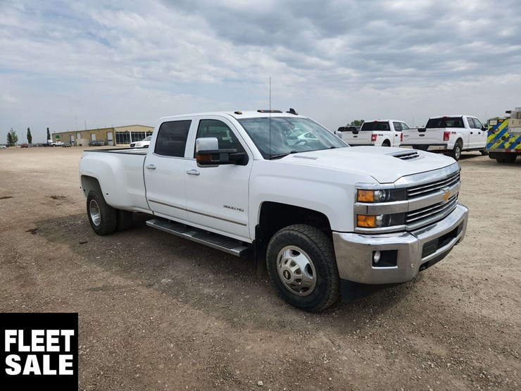 2018-chevrolet-silverado-3500hd-image-2
