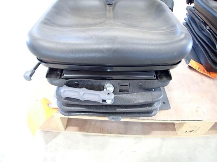 qty-of-(2)-cobo-tractor-seats-image-14