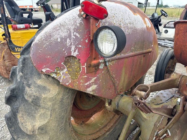 massey-ferguson-135-image-9