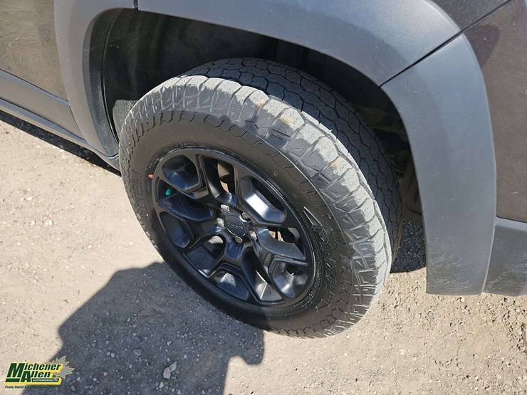 2019-jeep-cherokee-image-12