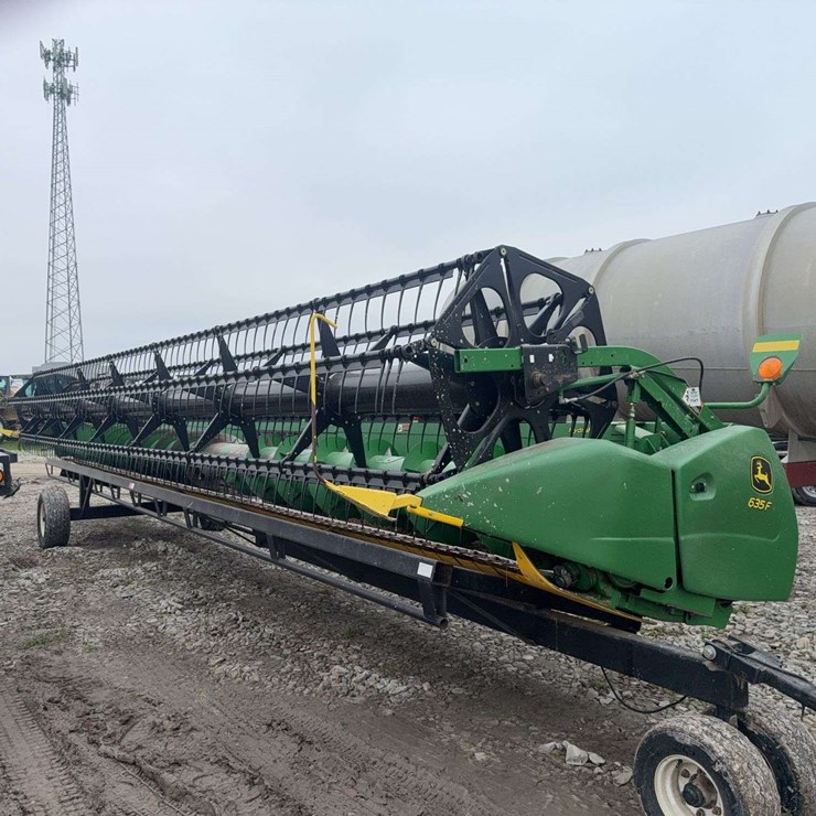 JOHN DEERE 635F