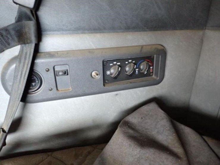 2016-mack-cxu613-t/a-hiway-tractor---sleeper---1m1-image-28