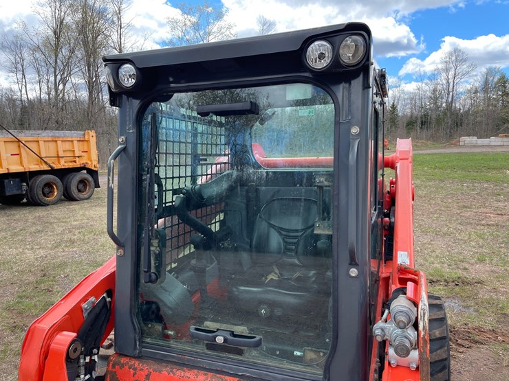 2022-kubota-ssv65-image-12