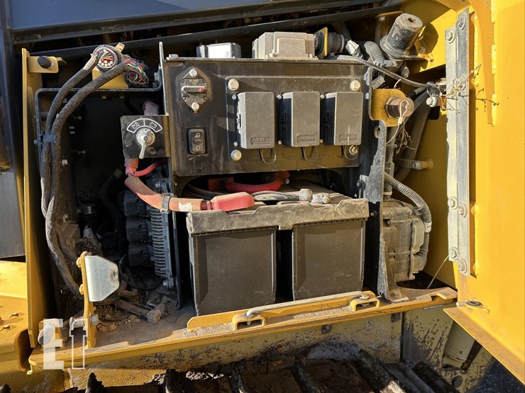 2017-deere-700k-xlt-image-38