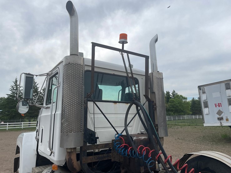 1999-mack-ch600-image-16