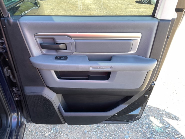 #1312-•-2016-dodge-ram-pickup-truck-(has-mn-salvage-title)-image-34