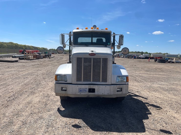 2002-peterbilt-385-image-8