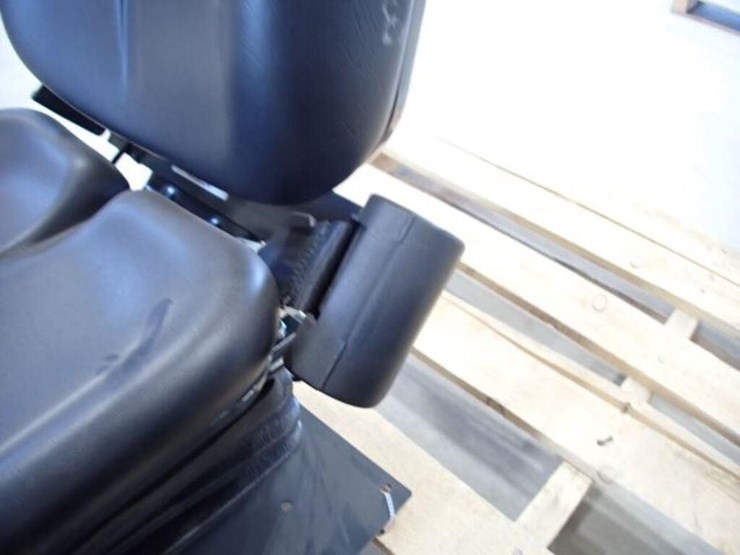 qty-of-(2)-cobo-tractor-seats-image-15