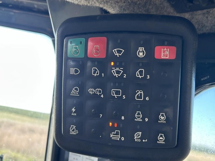 2017-deere-700k-xlt-image-46