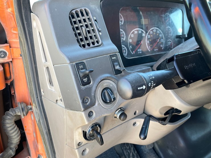 2006-caterpillar-c13-image-31