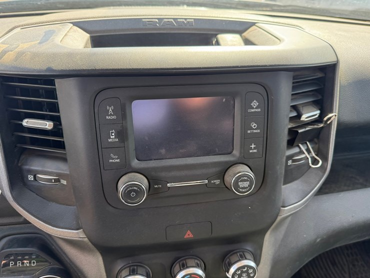 2021-dodge-2500-image-37