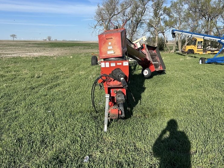 buhler-farm-king-16104-image-2