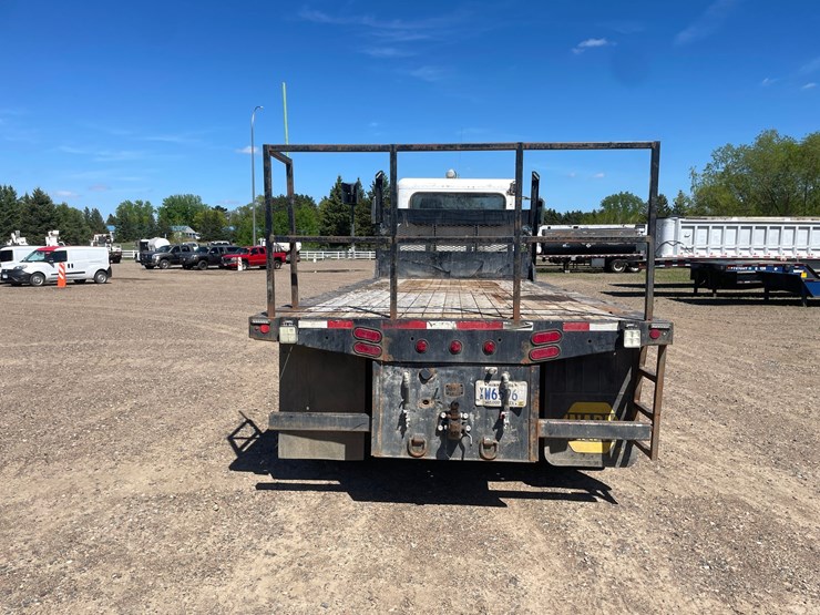 2002-peterbilt-385-image-4