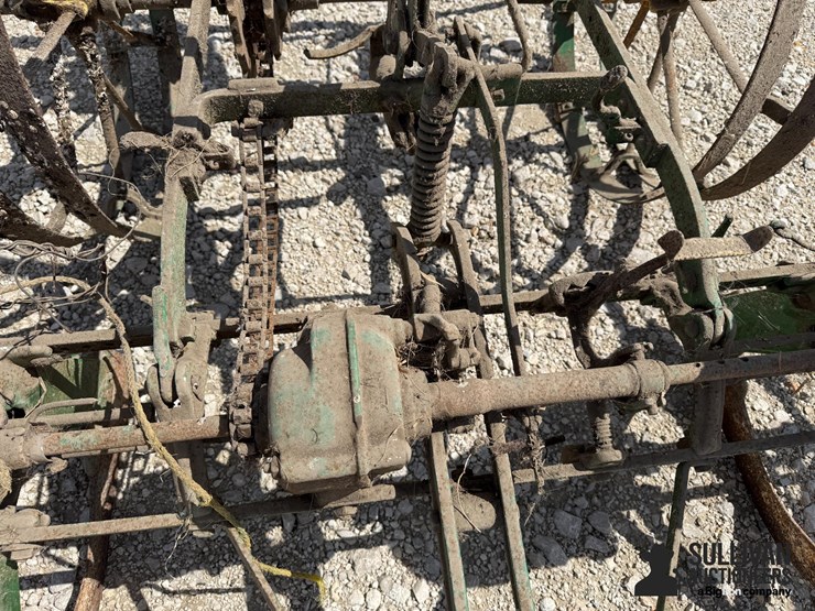 john-deere-2r40-planter-image-15