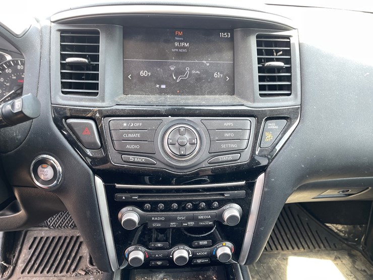 2017-nissan-pathfinder-image-23