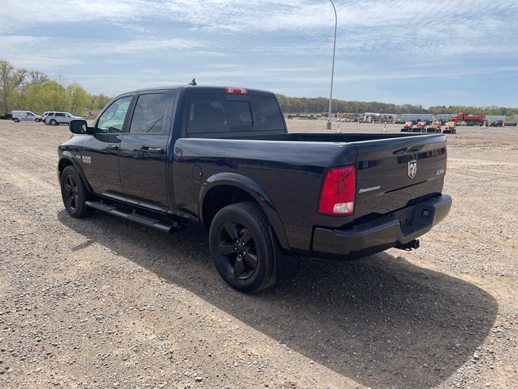2015-dodge-1500-image-3