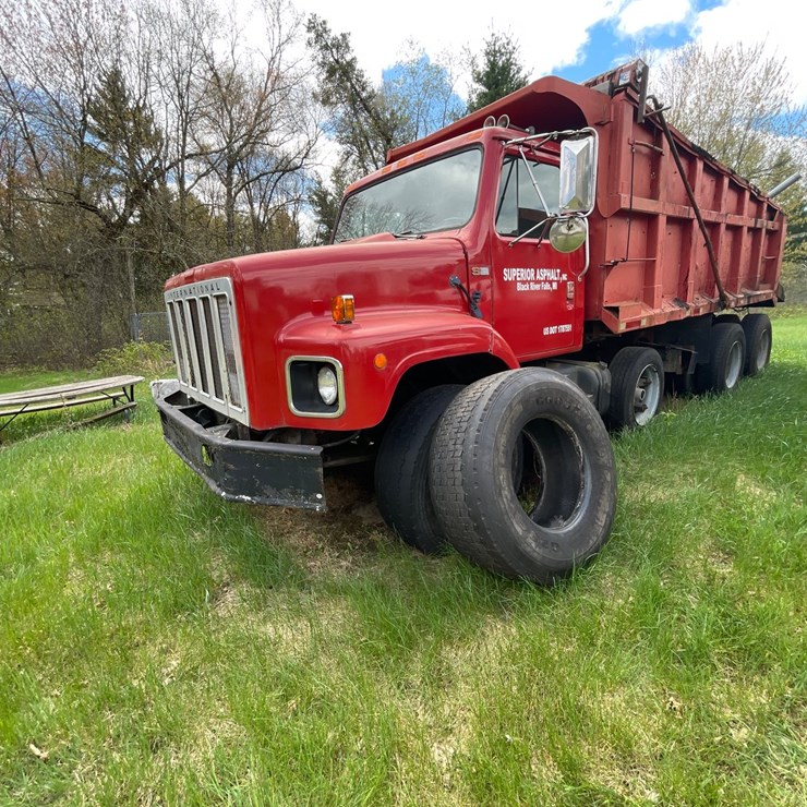 1985 INTERNATIONAL S2600