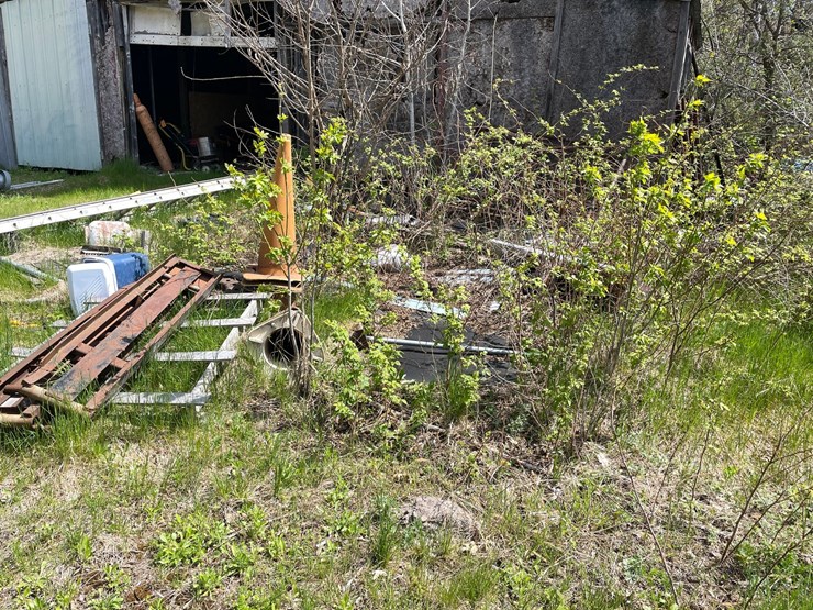#2831-•-scrap-iron-pile-(or)-image-10