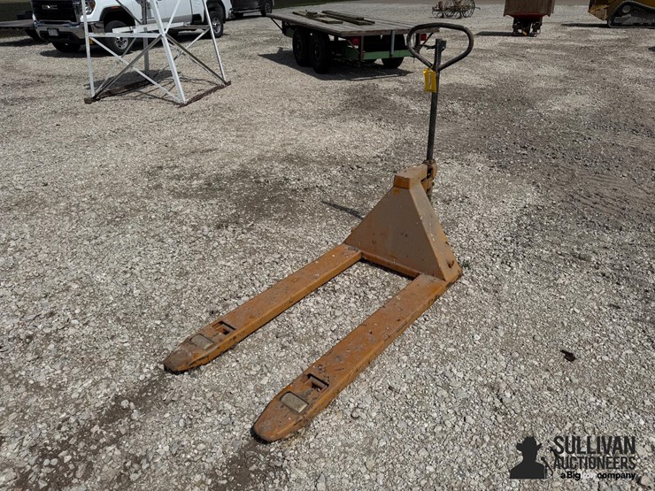pallet-jack-image-1