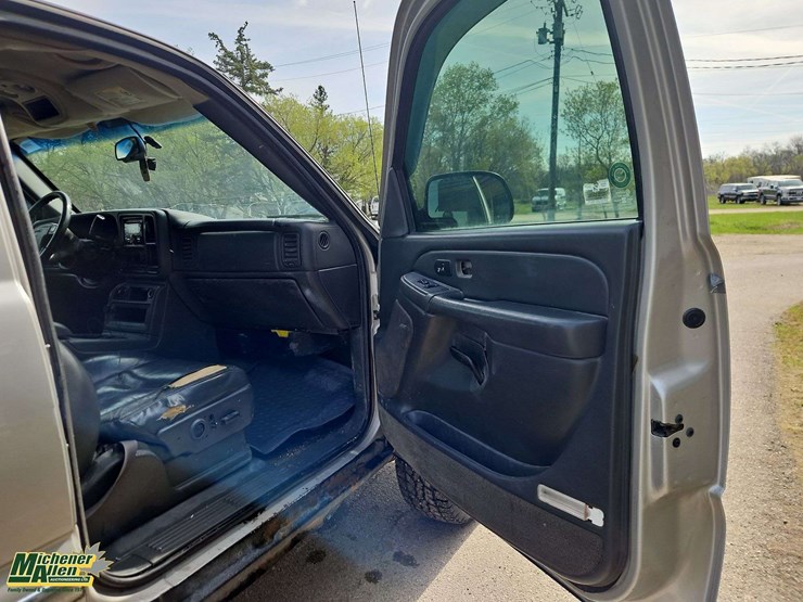 2004-gmc-sierra-2500hd-image-24