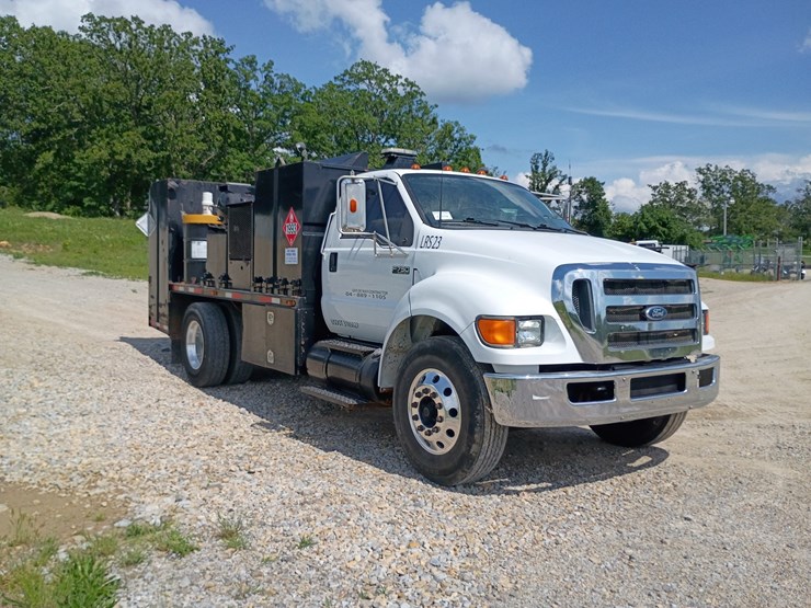 2005-ford-f750-image-13