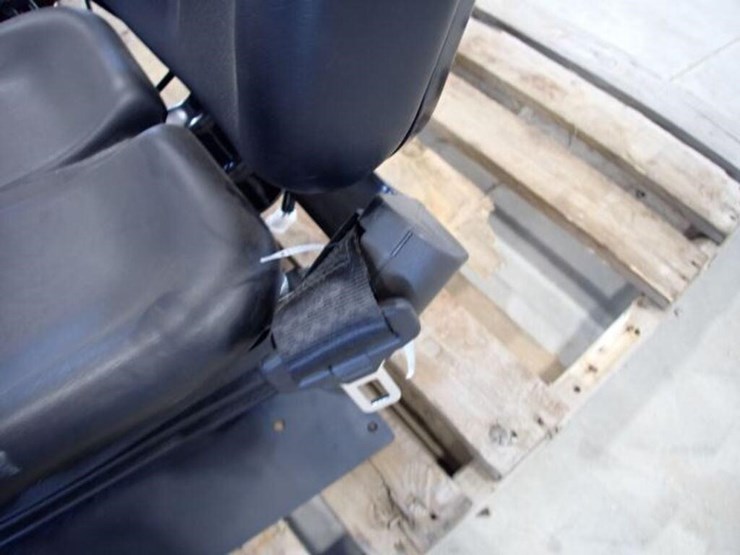 qty-of-(2)-cobo-tractor-seats-image-8