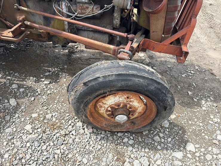 massey-ferguson-135-image-14
