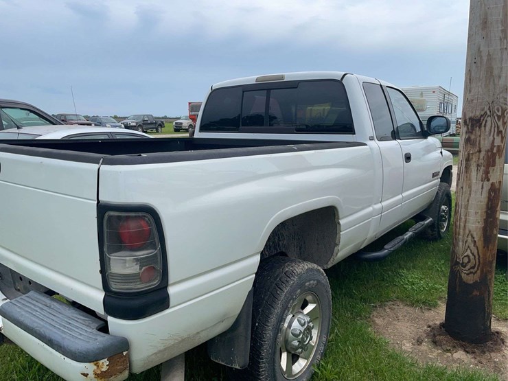 2001-dodge-2500-image-4